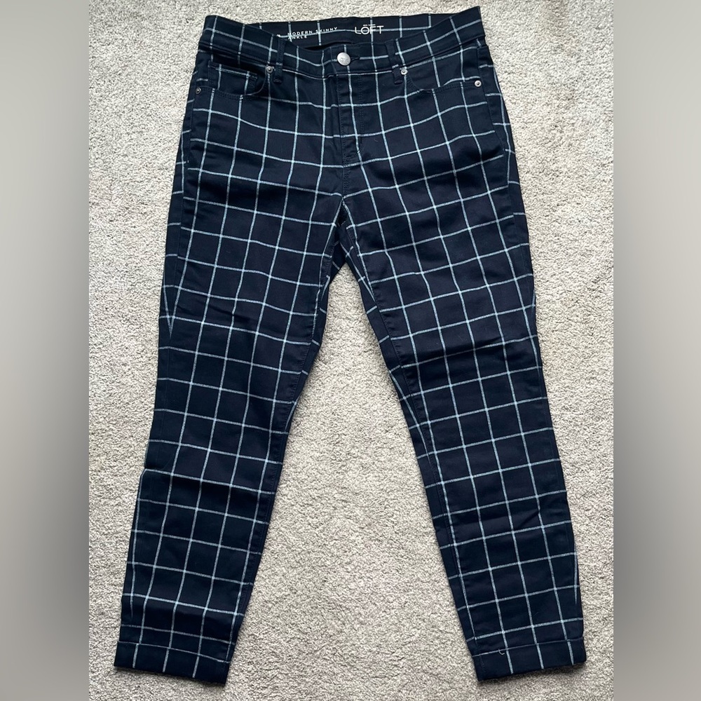 💕 NWOT💕 LOFT Skinny Ankle Pants. Size 8. Navy Blue with White Plaid.